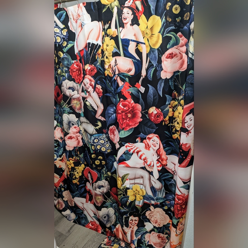 Floral pinup girl shower set - Picture 2 of 3